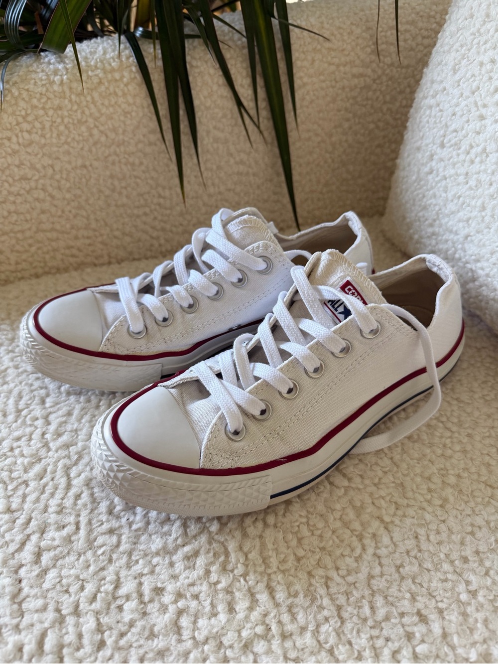 Classic Low-Top Converse Chuck Taylor All Star Canvas Sneakers, size 7